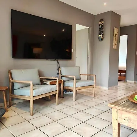 Confortable With Pool